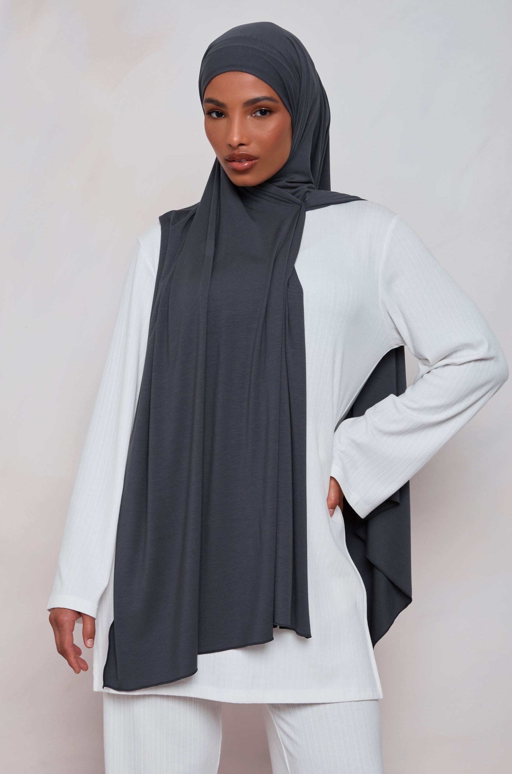 Veiled Bamboo Jersey Hijab - Light Grey Regular (180x75 cm)