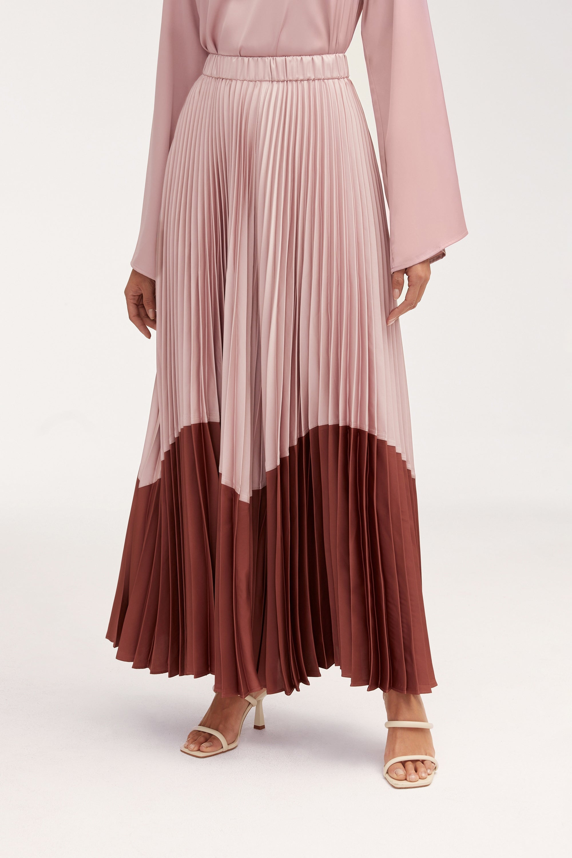 Hayfa Satin Pleated Skirt Clothing Veiled 