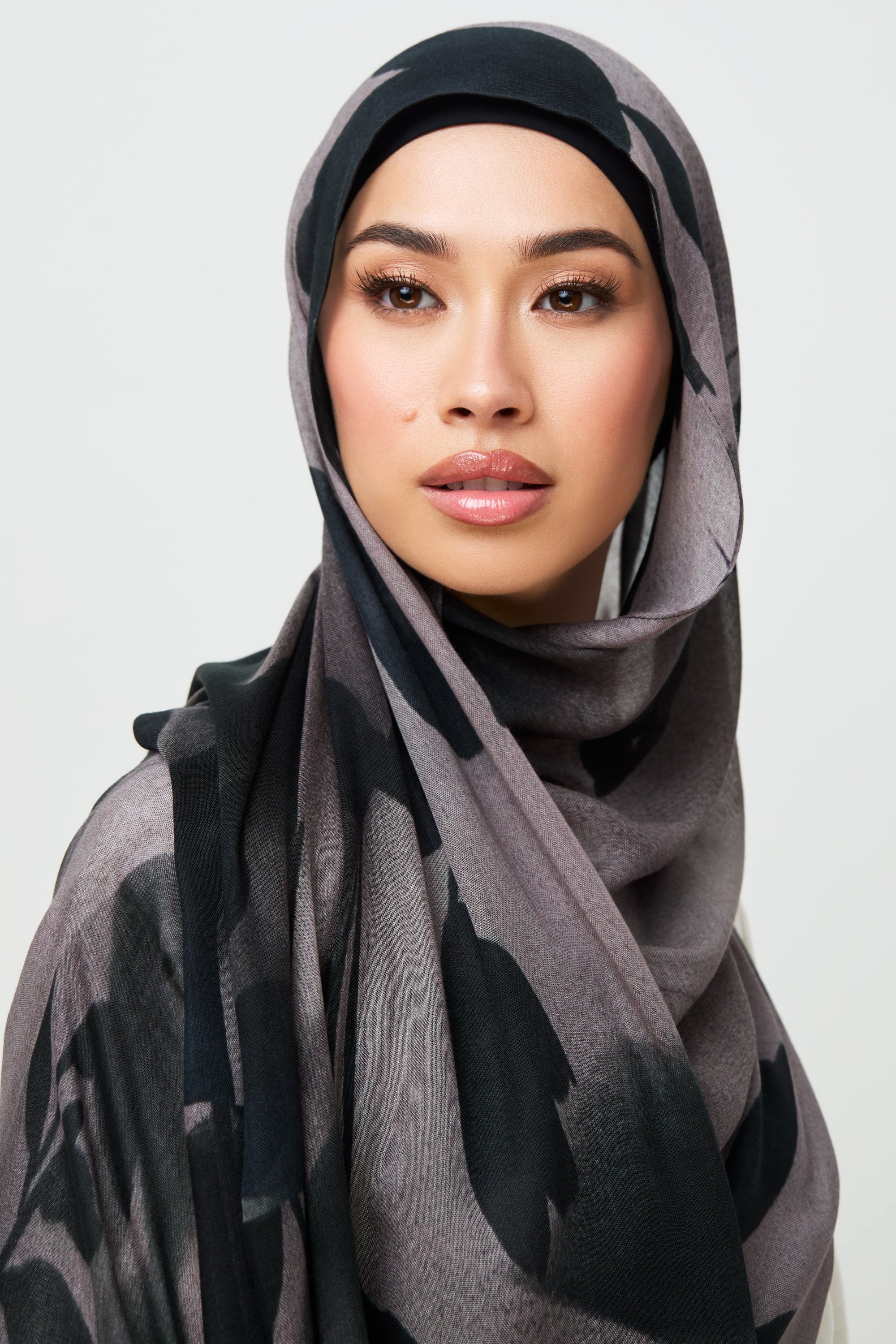 Modal Hijab - Shadow Petals Veiled