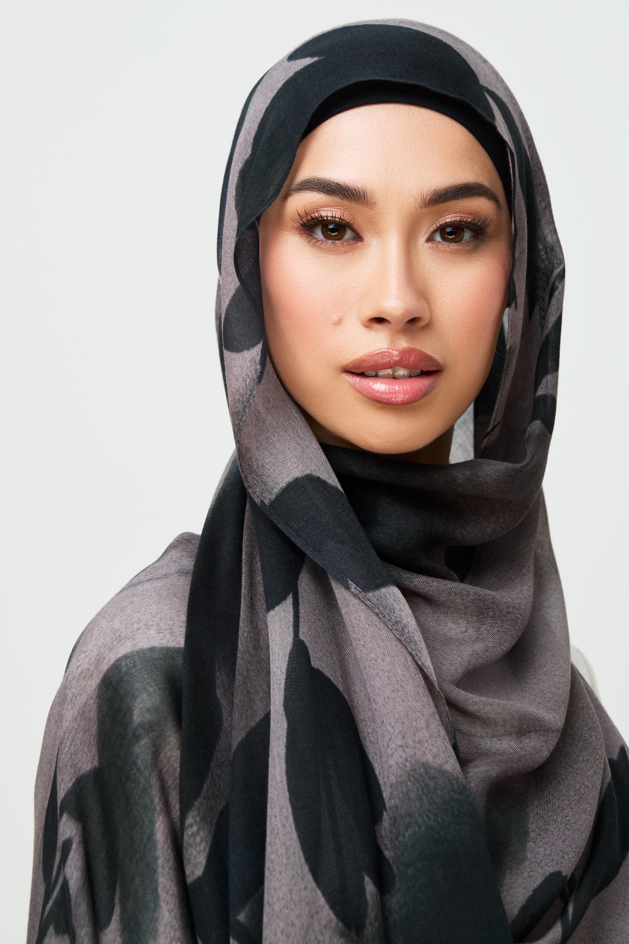 Modal Hijab - Shadow Petals Veiled