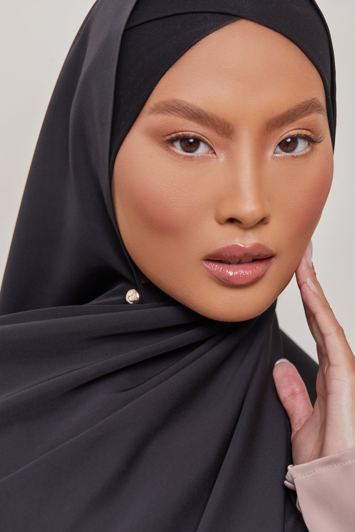 Medina Silk Hijab - Black Seed saigonodysseyhotel 