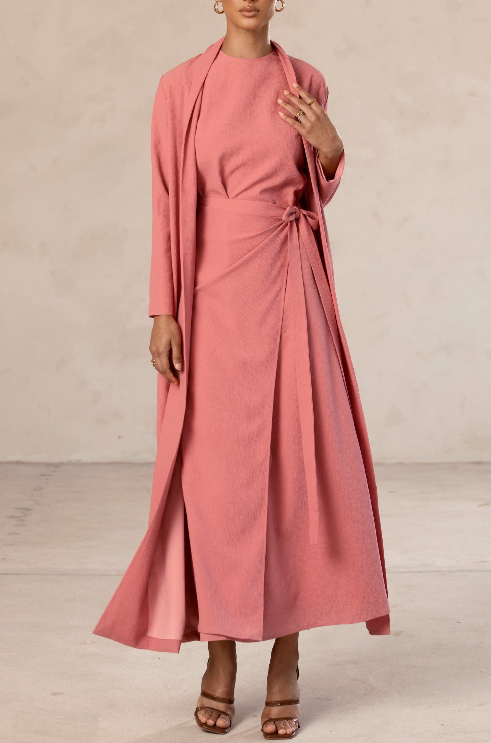 Noora Textured Three Piece Abaya Set - Perfect Pink saigonodysseyhotel 