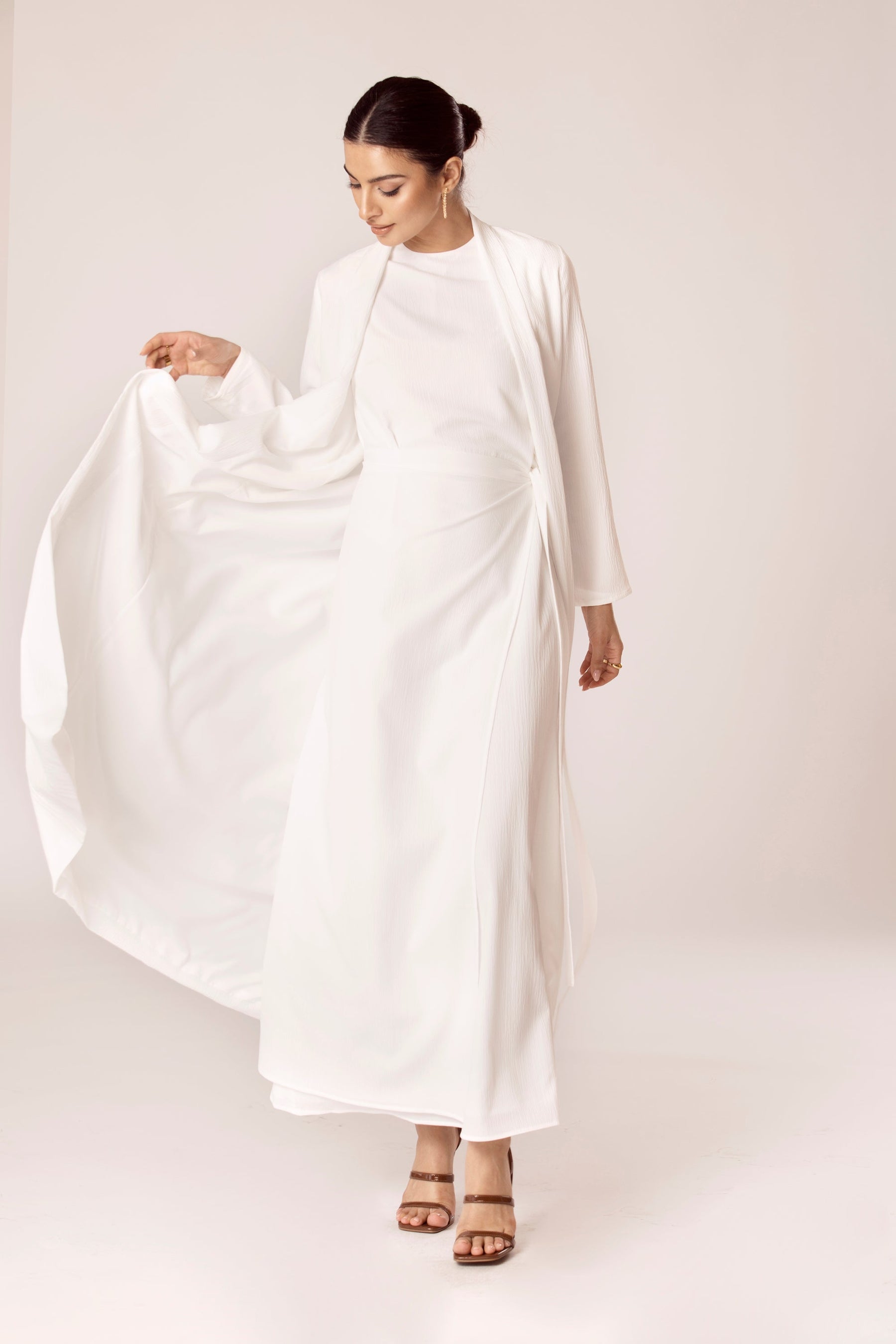 Noora Textured Three Piece Abaya Set - White saigonodysseyhotel 
