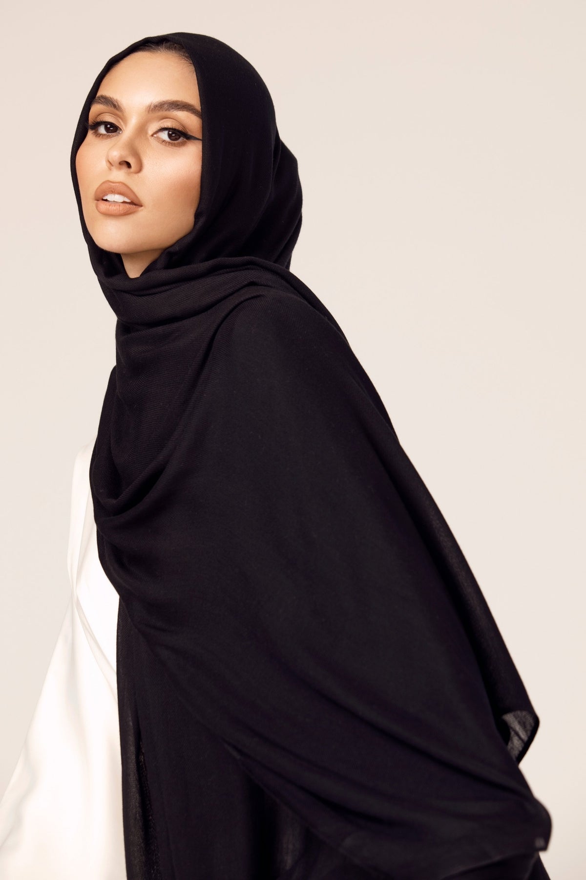 Premium Woven ECOVERO™ Hijab - Black saigonodysseyhotel 