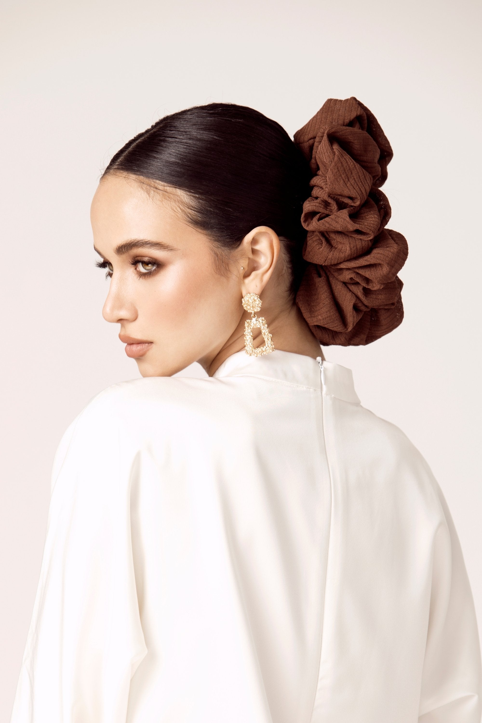 Ribbed Volume Scrunchie - Soft Brown Veiled Collection 
