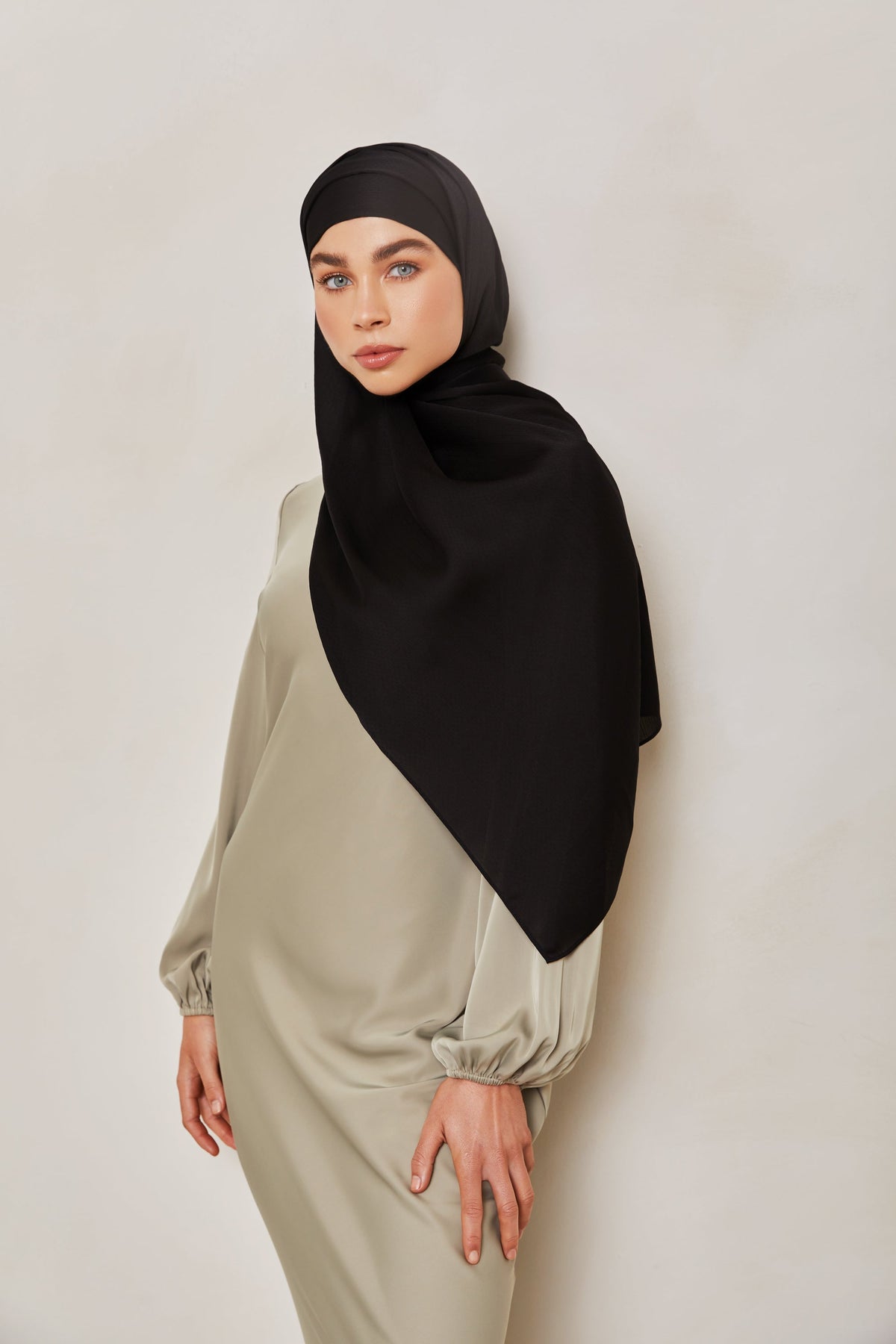 TEXTURE Crepe Hijab - Black Dots epschoolboard 