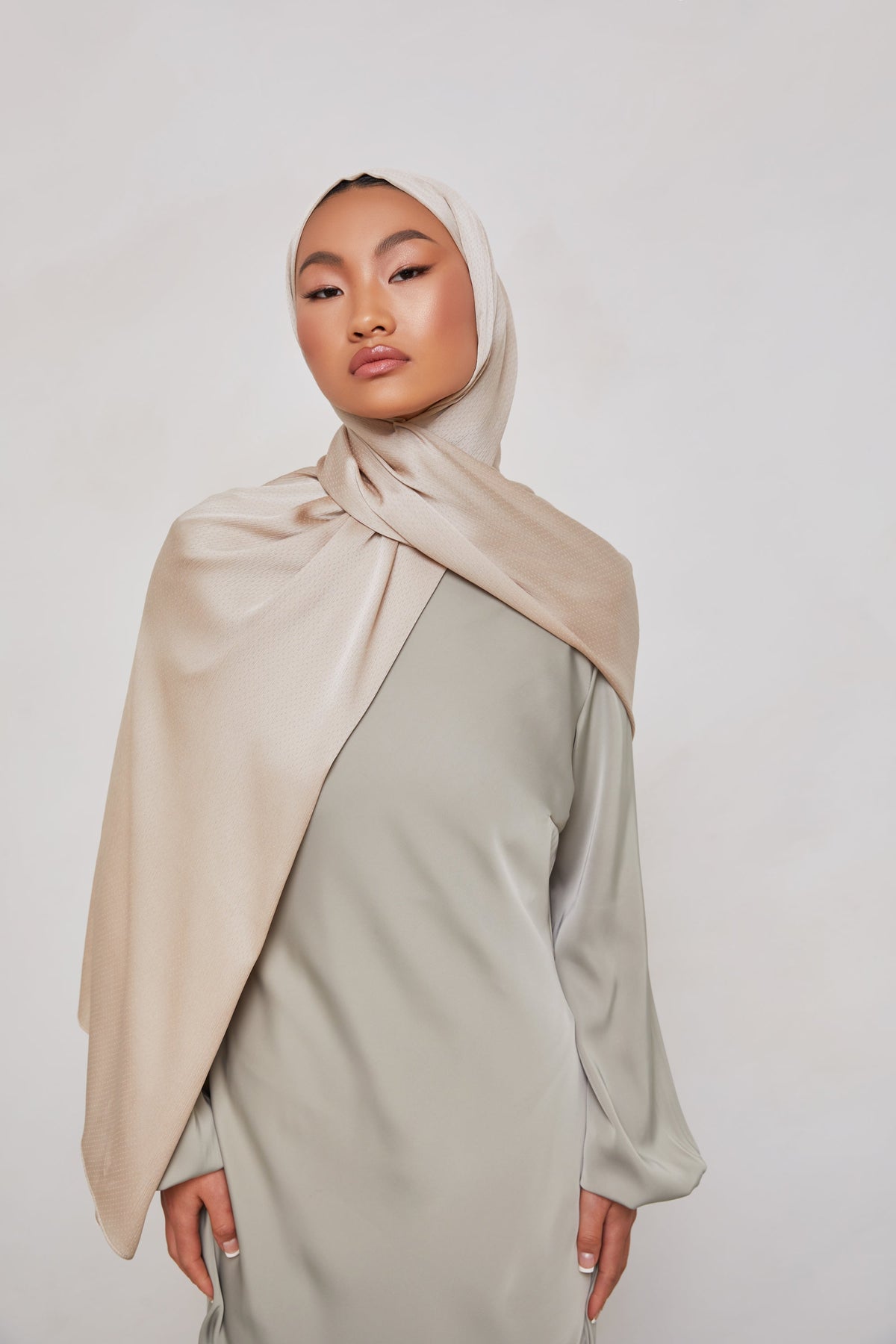 TEXTURE Crepe Hijab - Taupe Dots epschoolboard 
