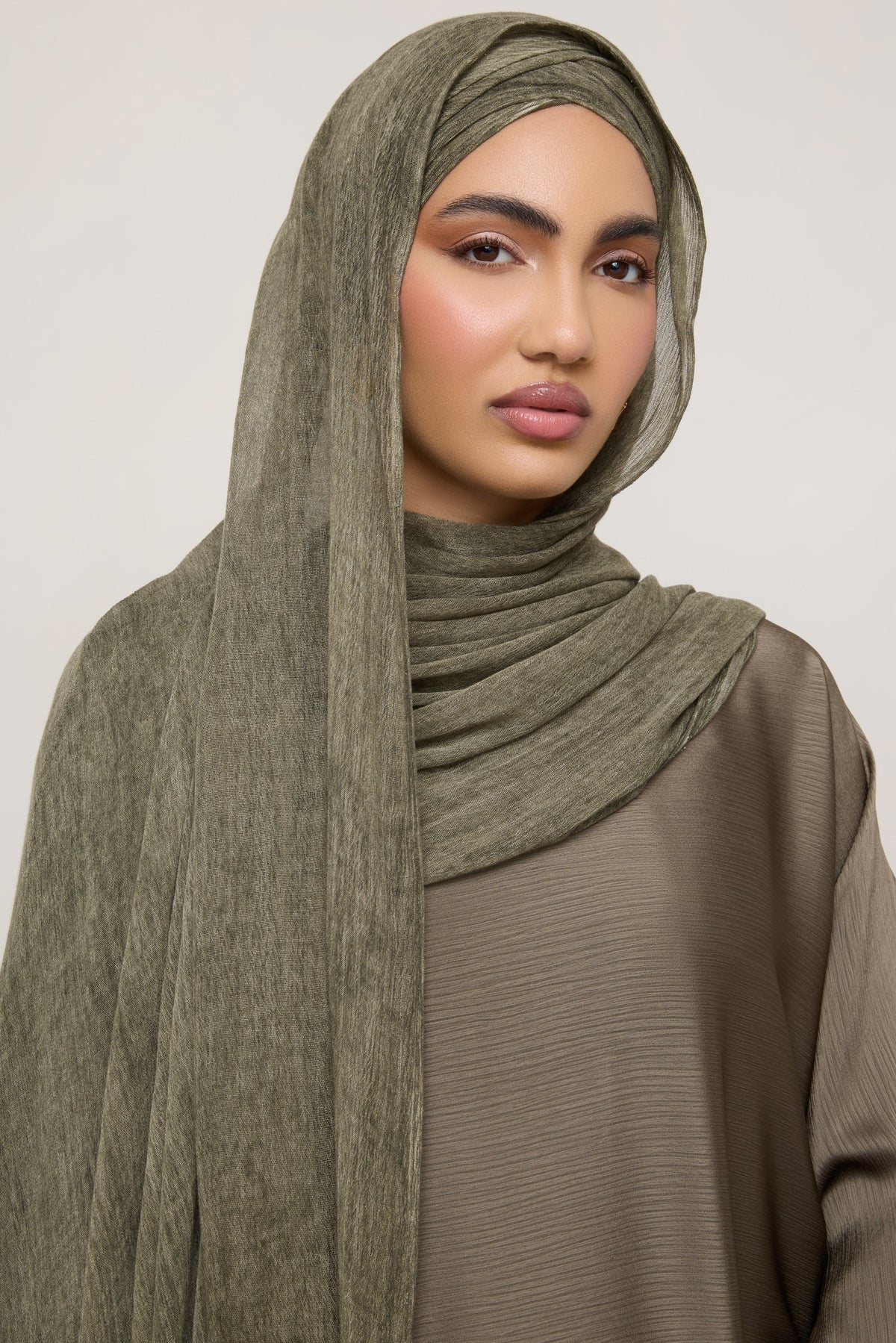 Modal vs. Crinkle vs. Jersey vs. Chiffon: Which Hijab Fabric Is Right for You?