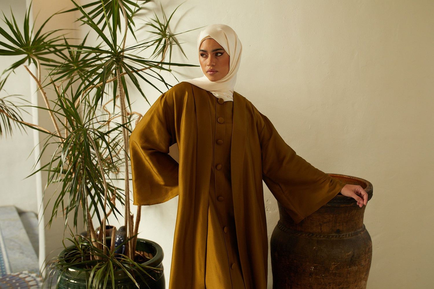 Why Do People Wear Abayas? | 5 Reasons Why Abayas May Be For You