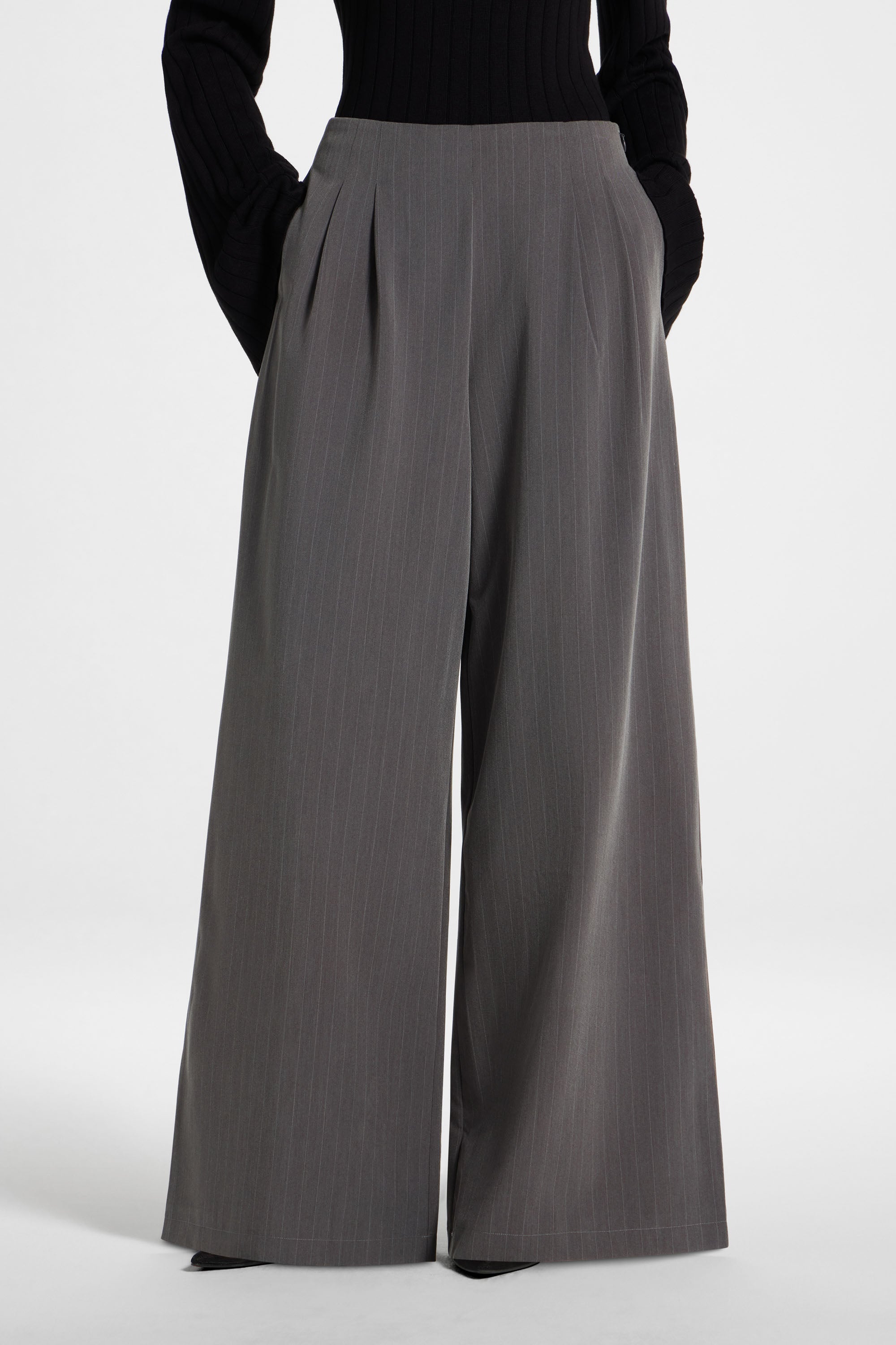 Stripe Pleat Wide Leg Pant - Charcoal