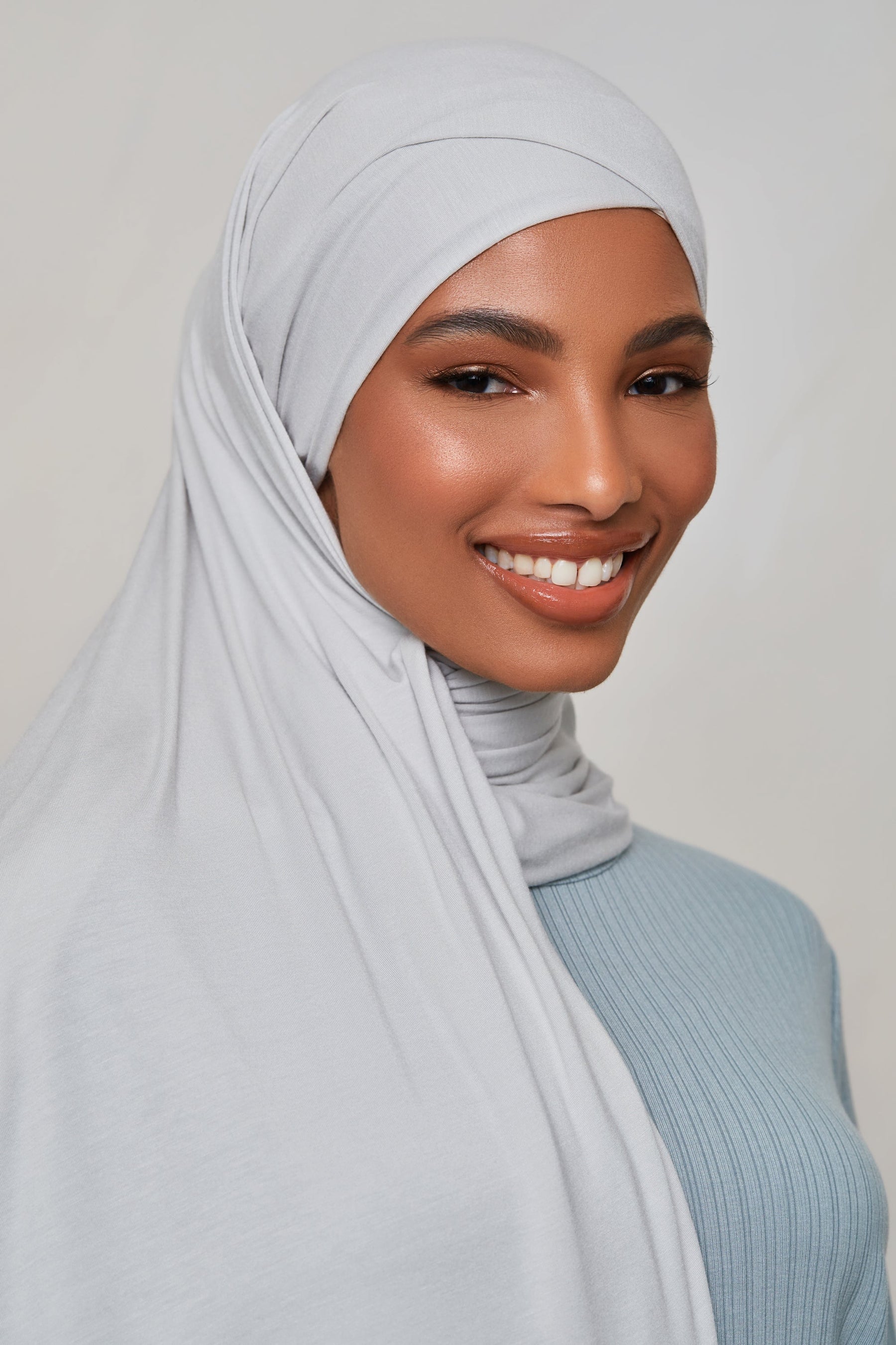 Bamboo Jersey Hijab - Light Grey Veiled 