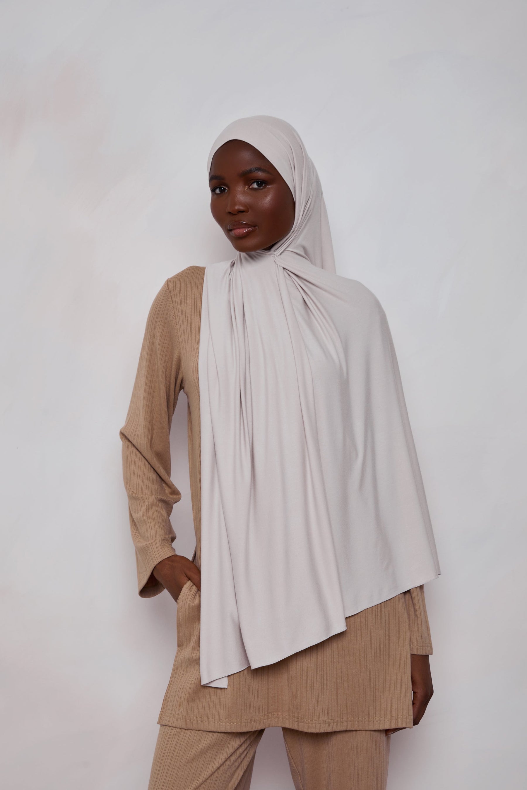 https://veiled.com/cdn/shop/files/bamboo-jersey-hijab-stone-352551_1800x.jpg?v=1700406762