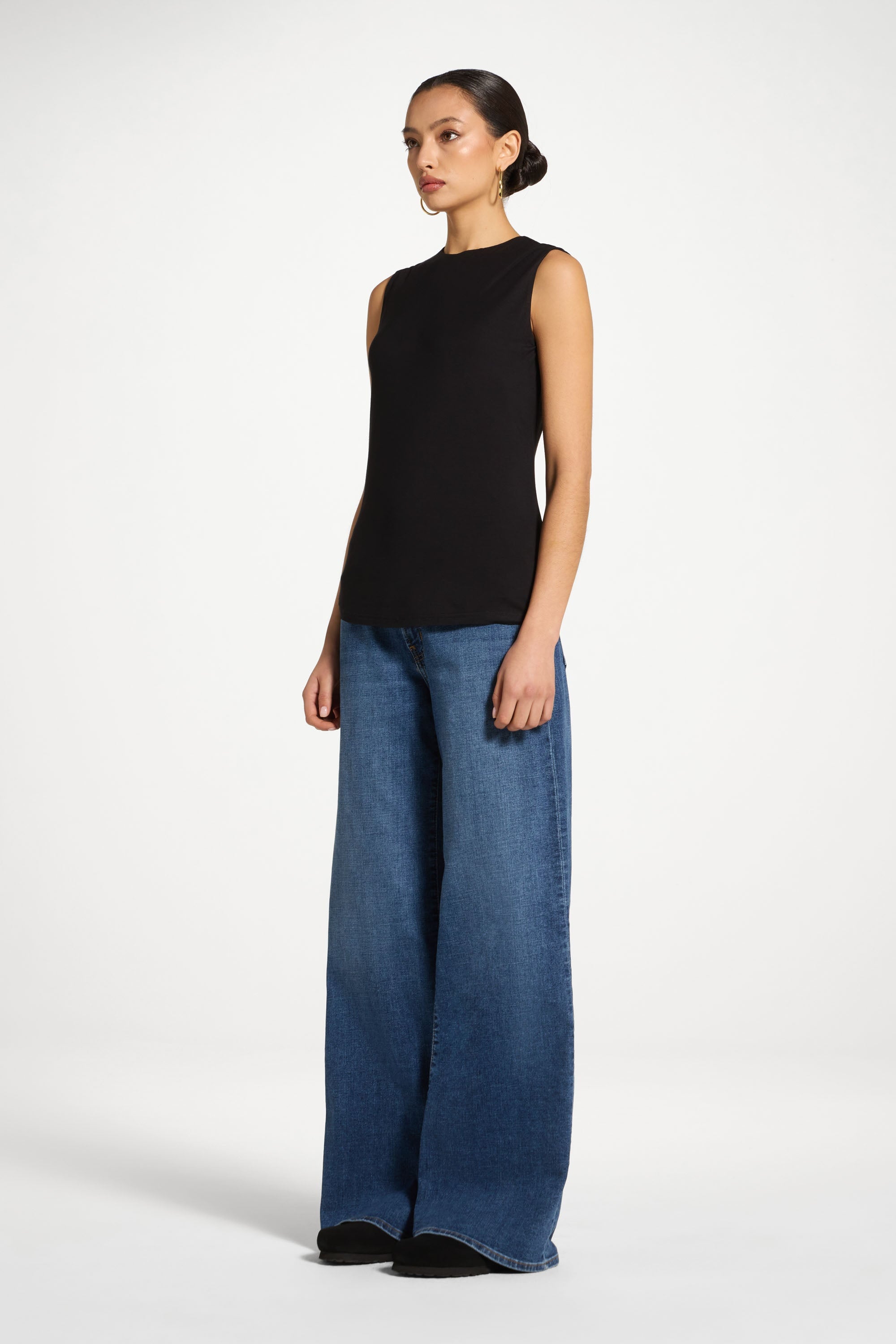 Essential Bamboo Tank Top - Black Abayas Veiled 