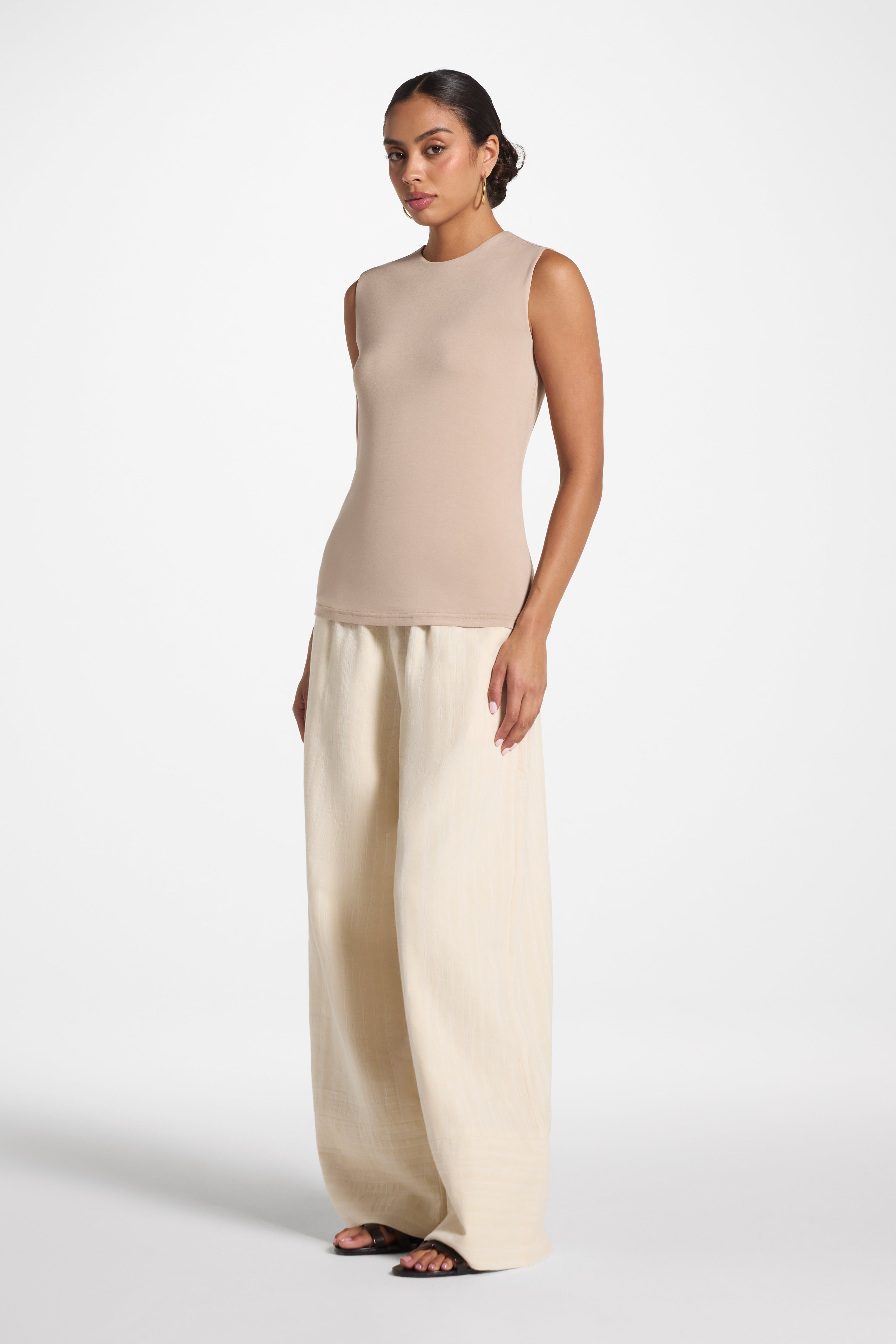 Essential Bamboo Tank Top - Taupe Abayas Veiled 