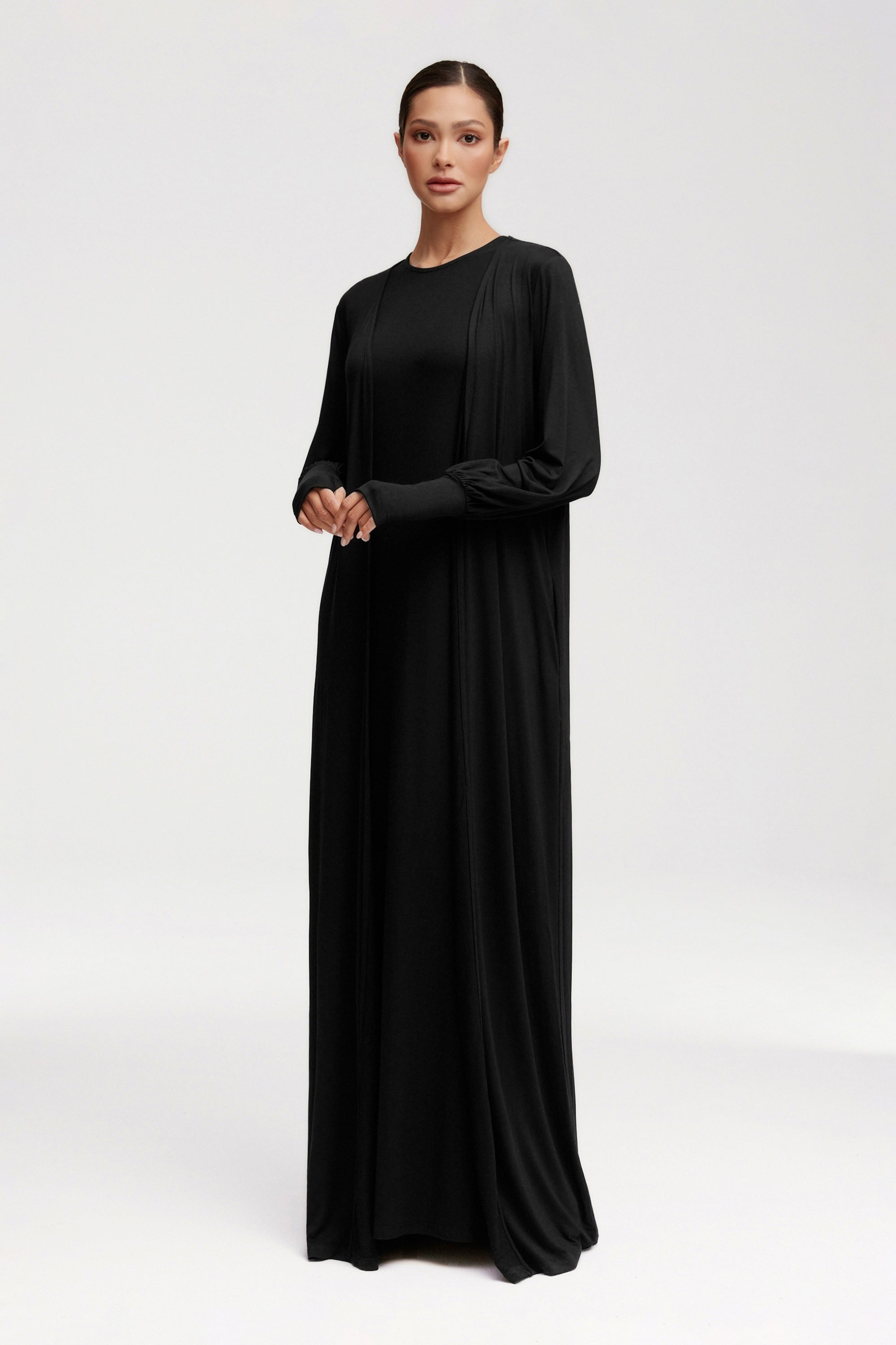Open Abaya Outfits: What to Wear Under an Abaya