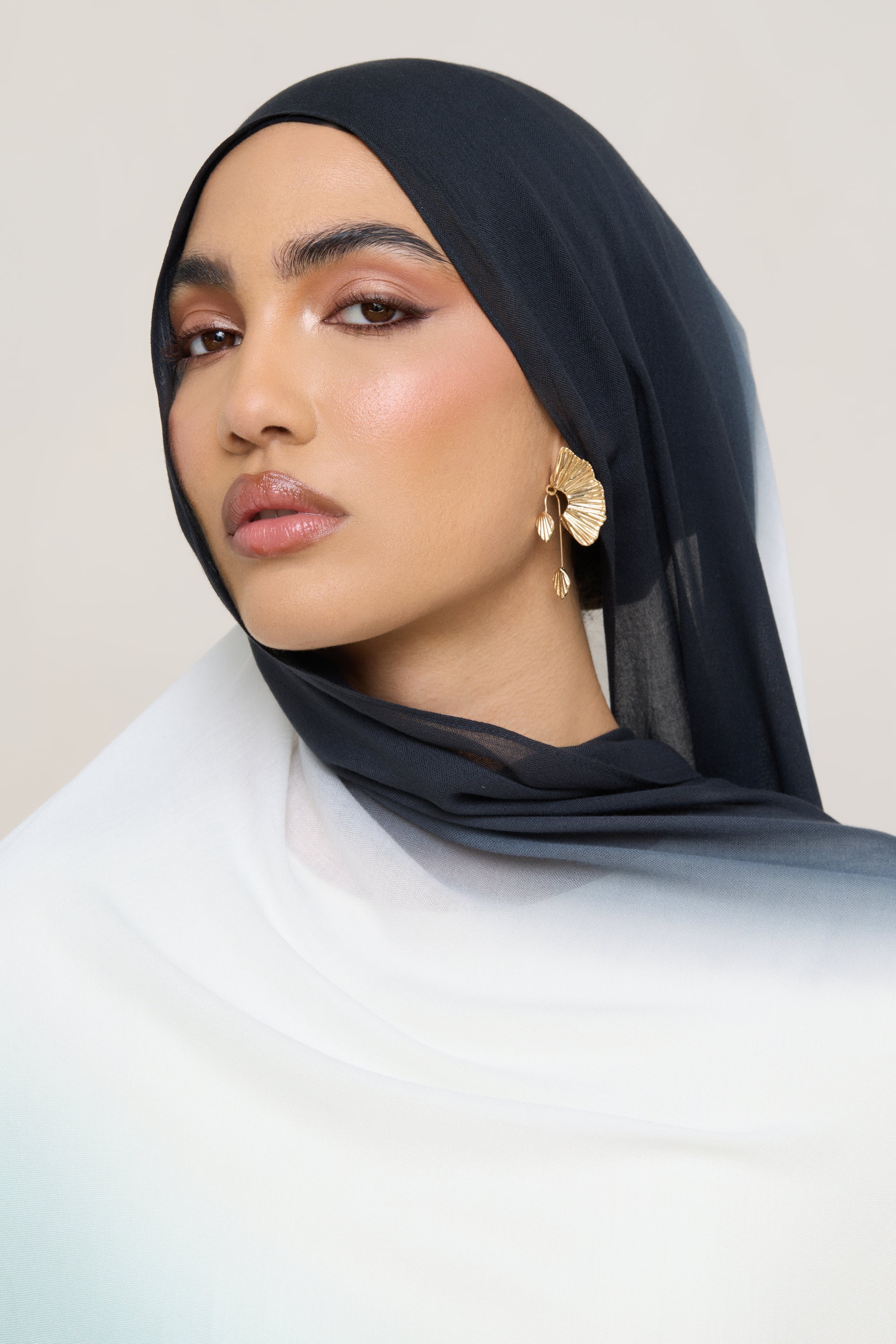 Ombre Modal Hijab - Aquatic Noir Hijabs Veiled 