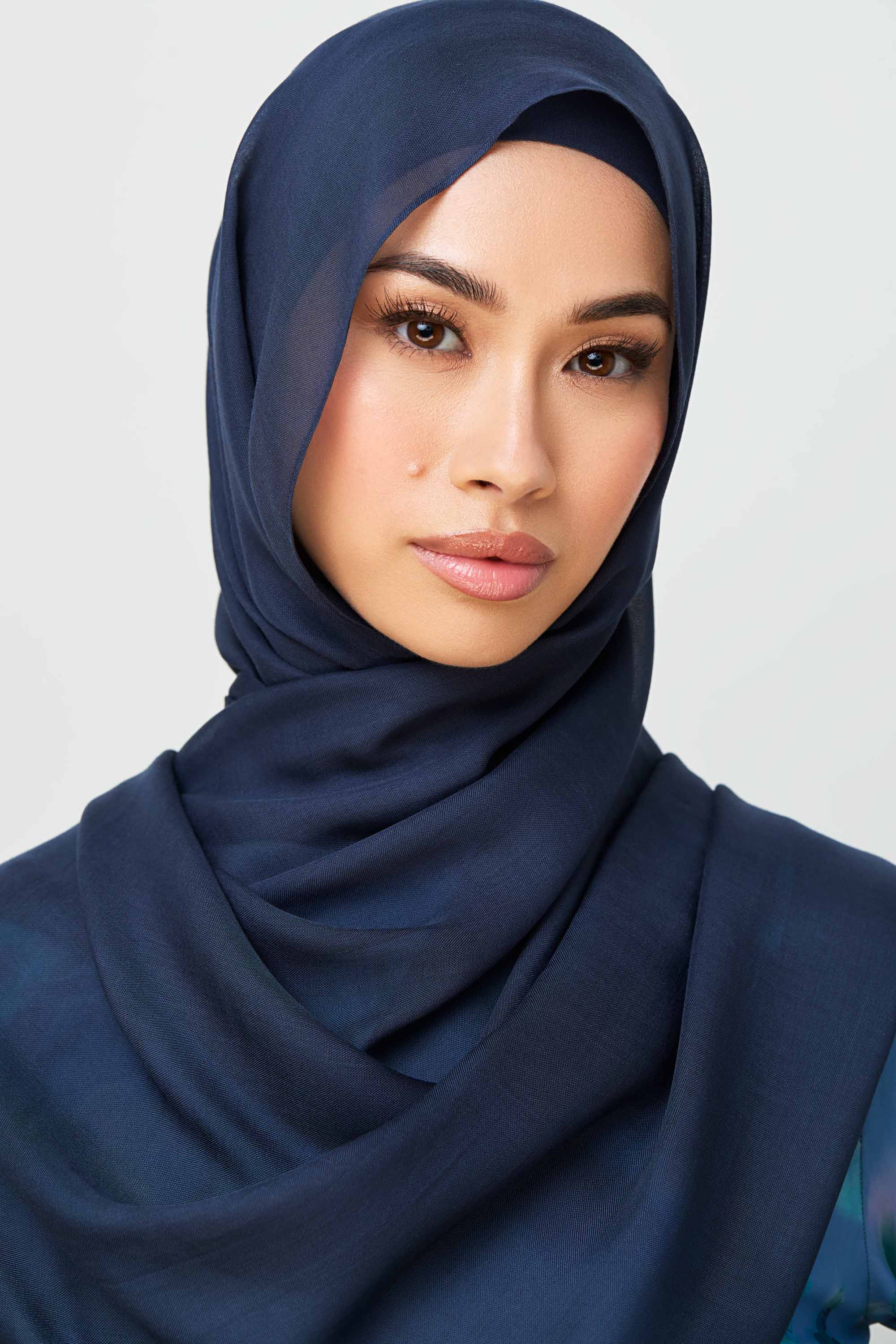 Signature Modal Hijab - Navy Veiled 