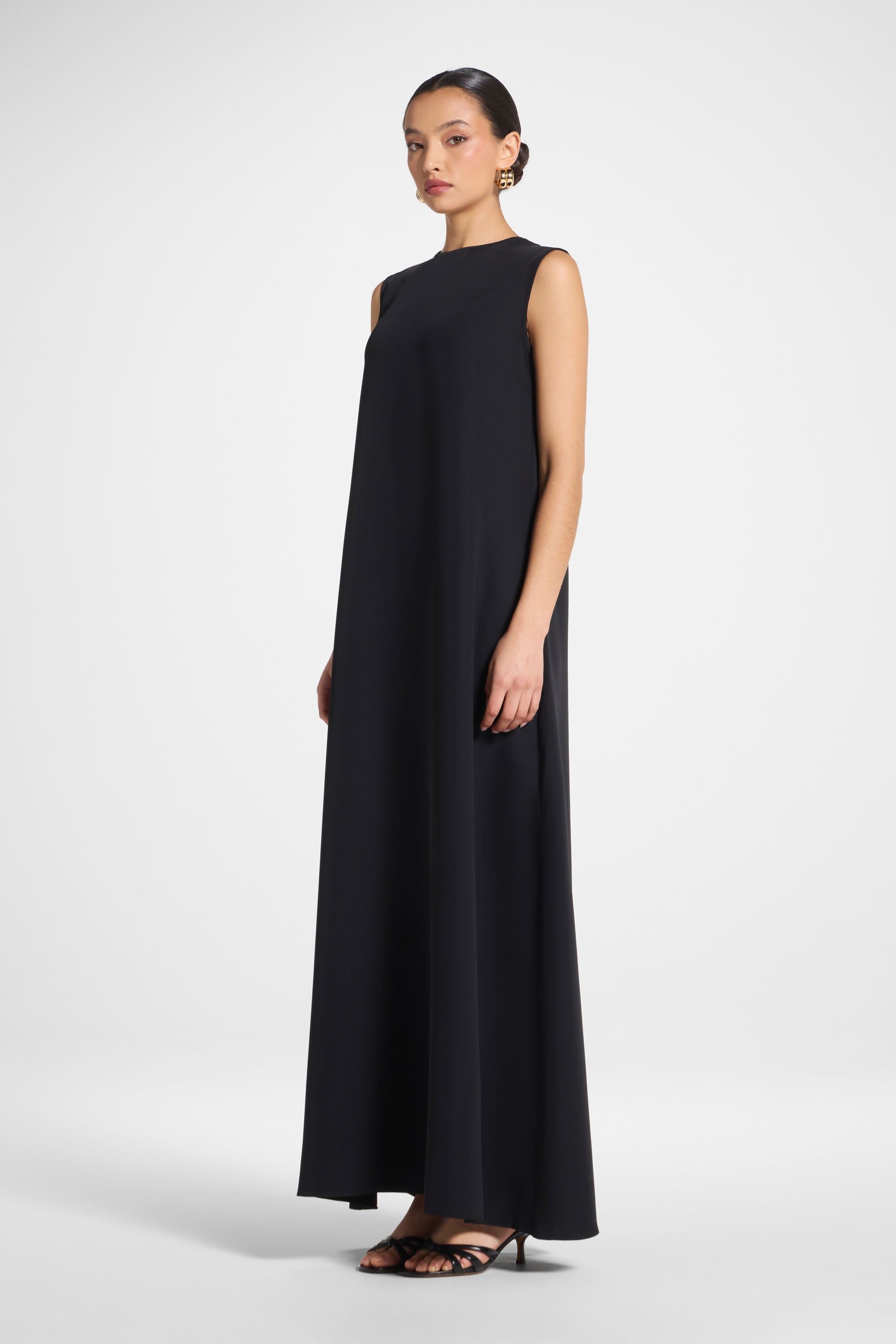 Signature Sleeveless Inner Maxi Dress - Black Abayas Veiled 