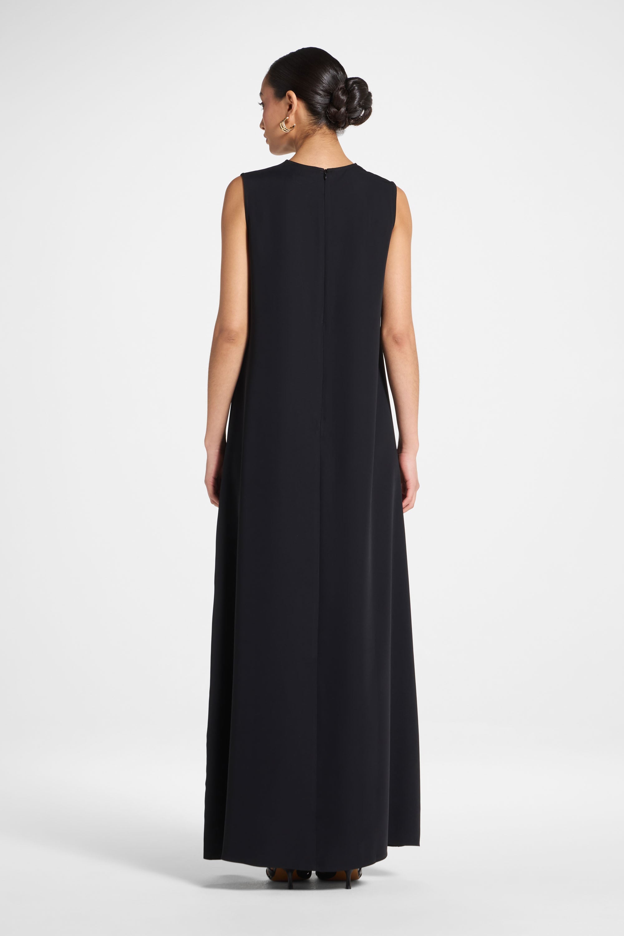 Signature Sleeveless Inner Maxi Dress - Black Abayas Veiled 