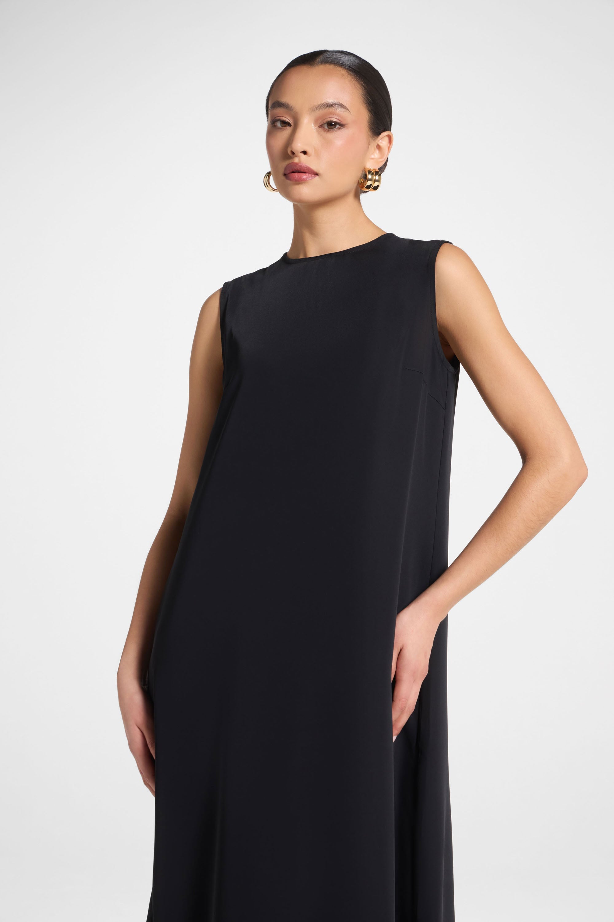 Signature Sleeveless Inner Maxi Dress - Black Abayas Veiled 