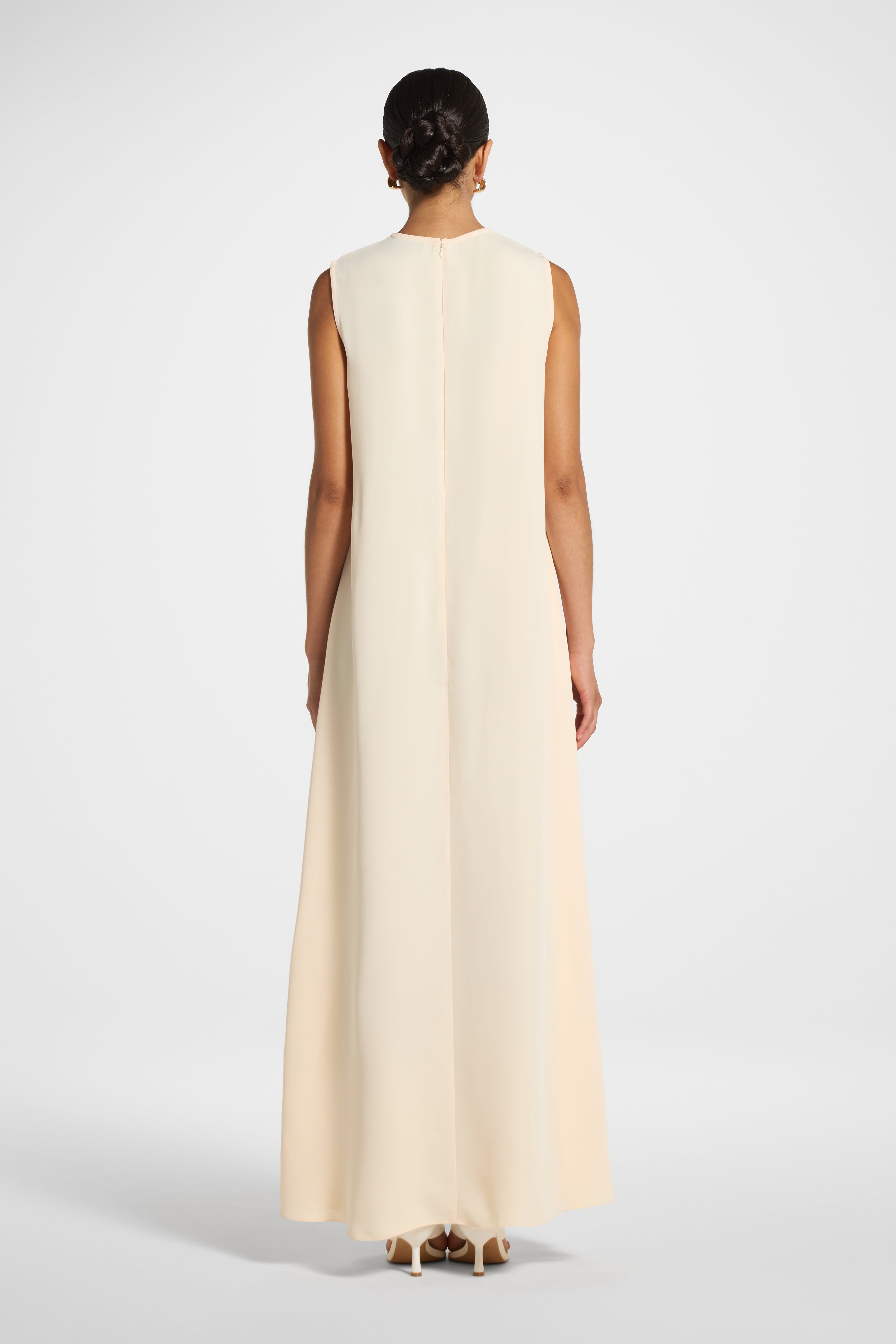 Signature Sleeveless Inner Maxi Dress - Peach Abayas Veiled 