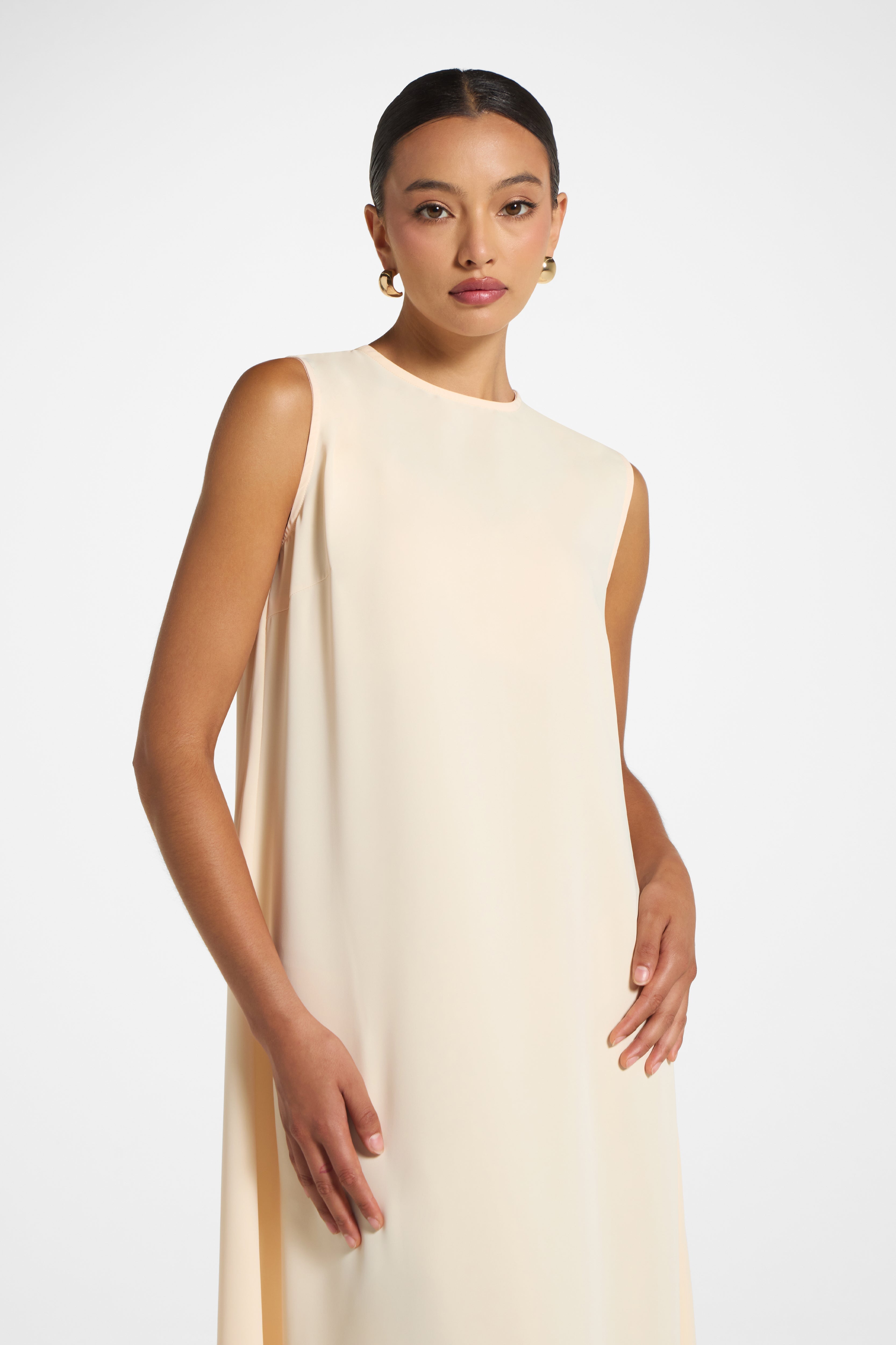 Signature Sleeveless Inner Maxi Dress - Peach Abayas Veiled 