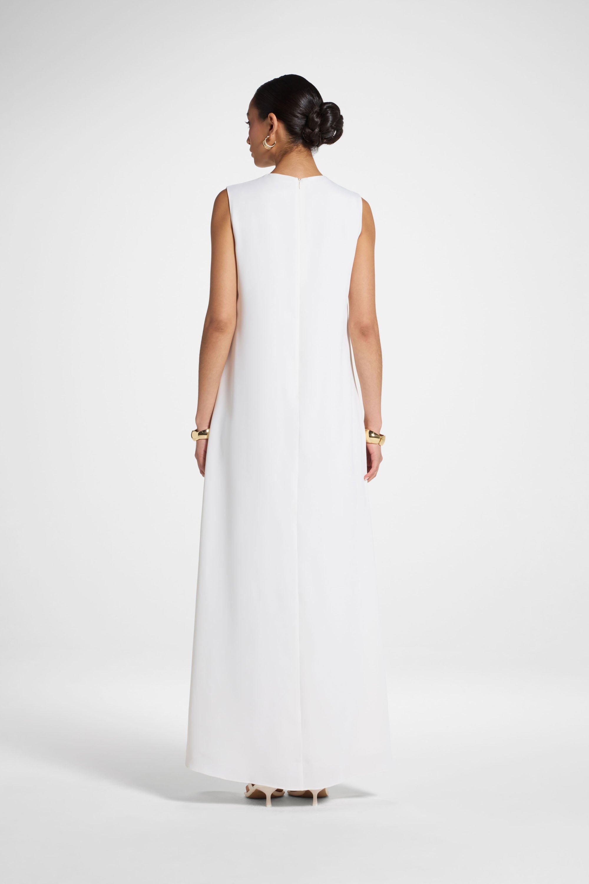 Signature Sleeveless Inner Maxi Dress - White Abayas Veiled 