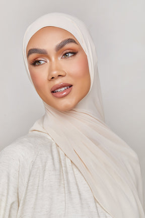 Chiffon LITE Hijab - Almond Peach Veiled 