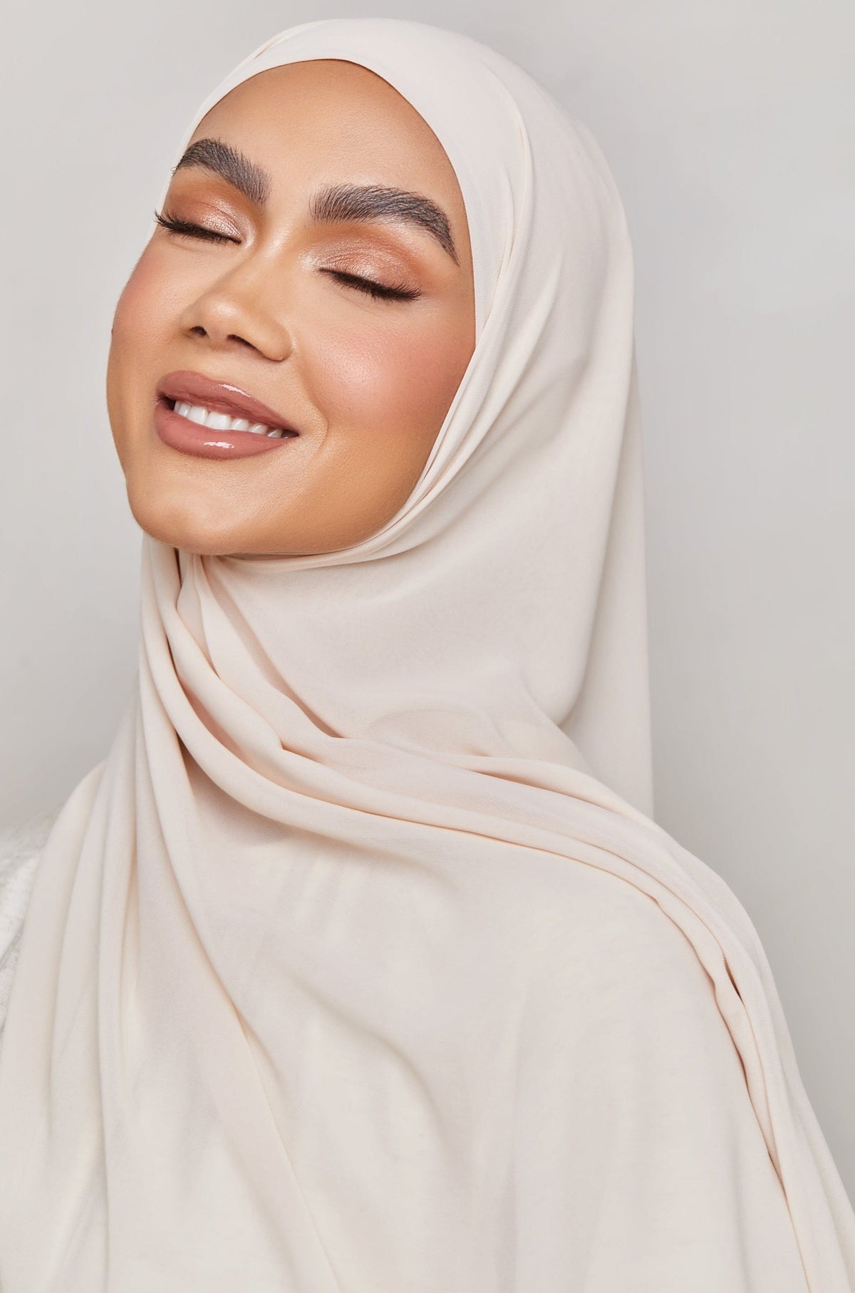 Chiffon LITE Hijab - Almond Peach Veiled 