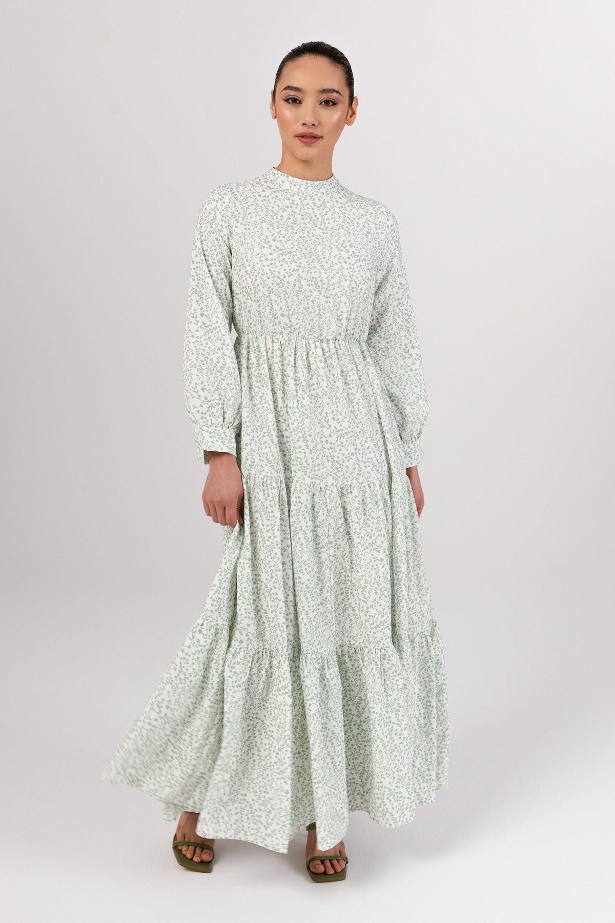 Iliya Ditsy Floral Tiered Maxi Dress Veiled Collection 