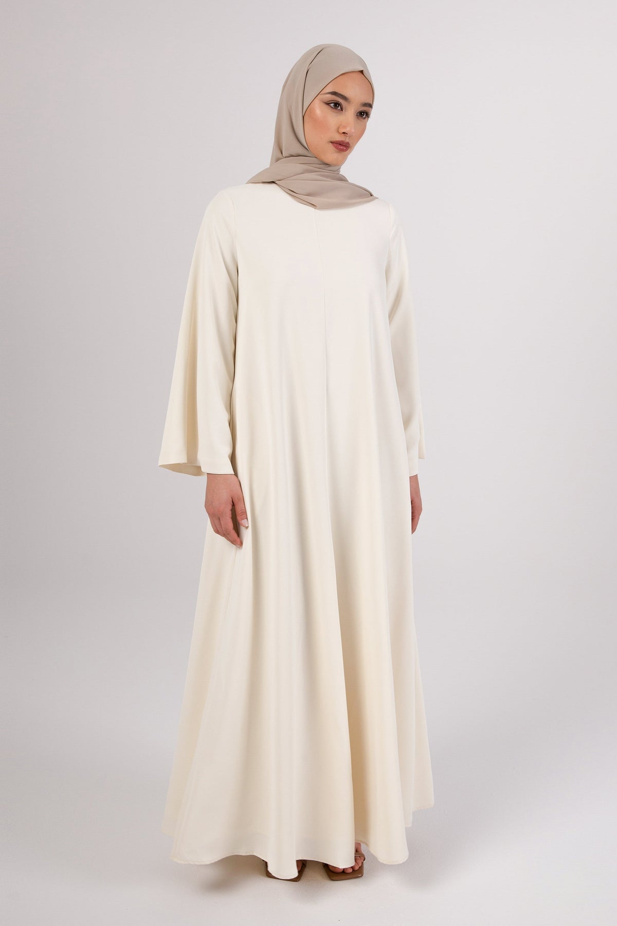 Jenna Flowy Circle Maxi Dress - Off White Veiled 