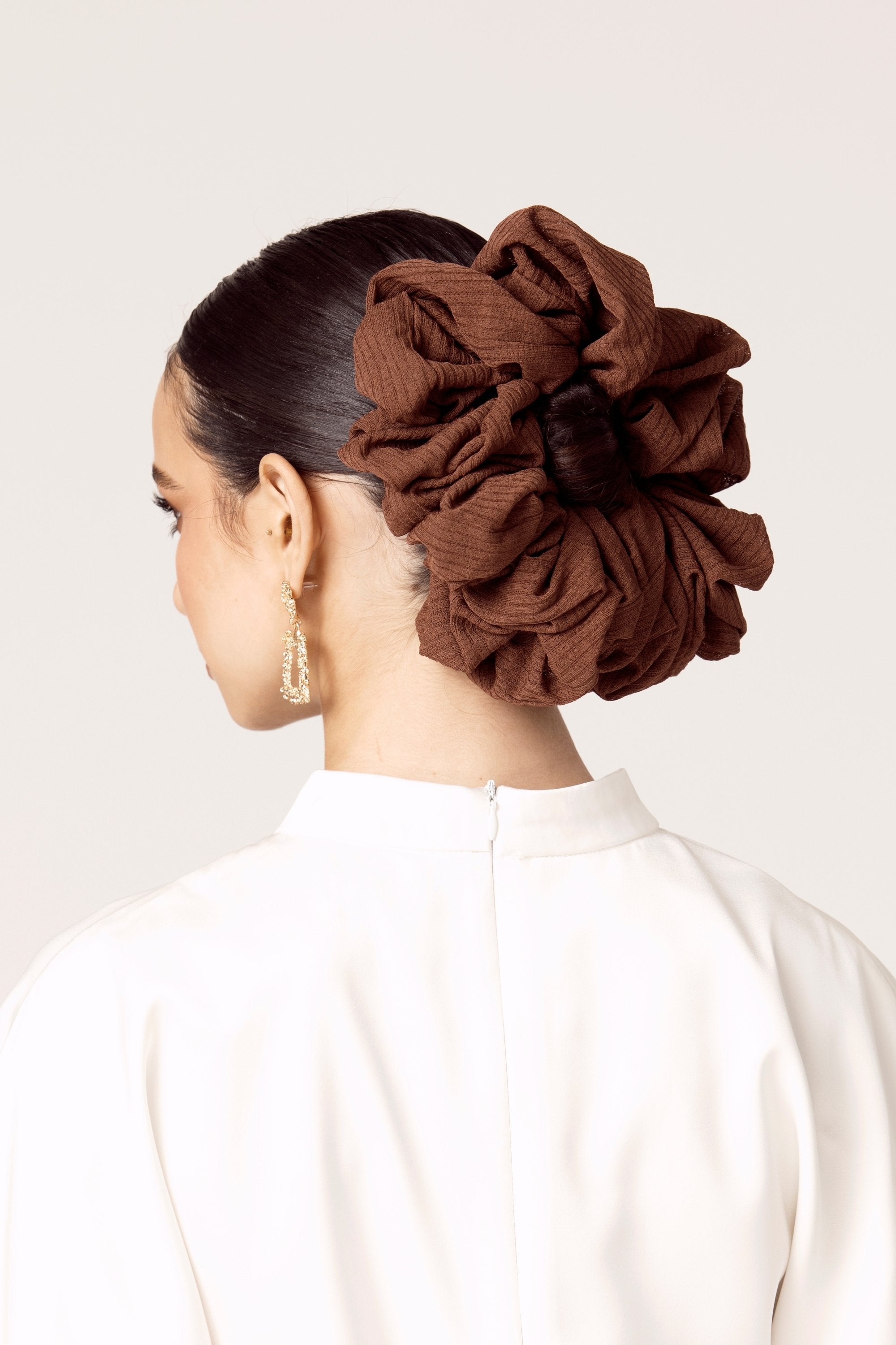 Ribbed Volume Scrunchie - Soft Brown Veiled Collection 