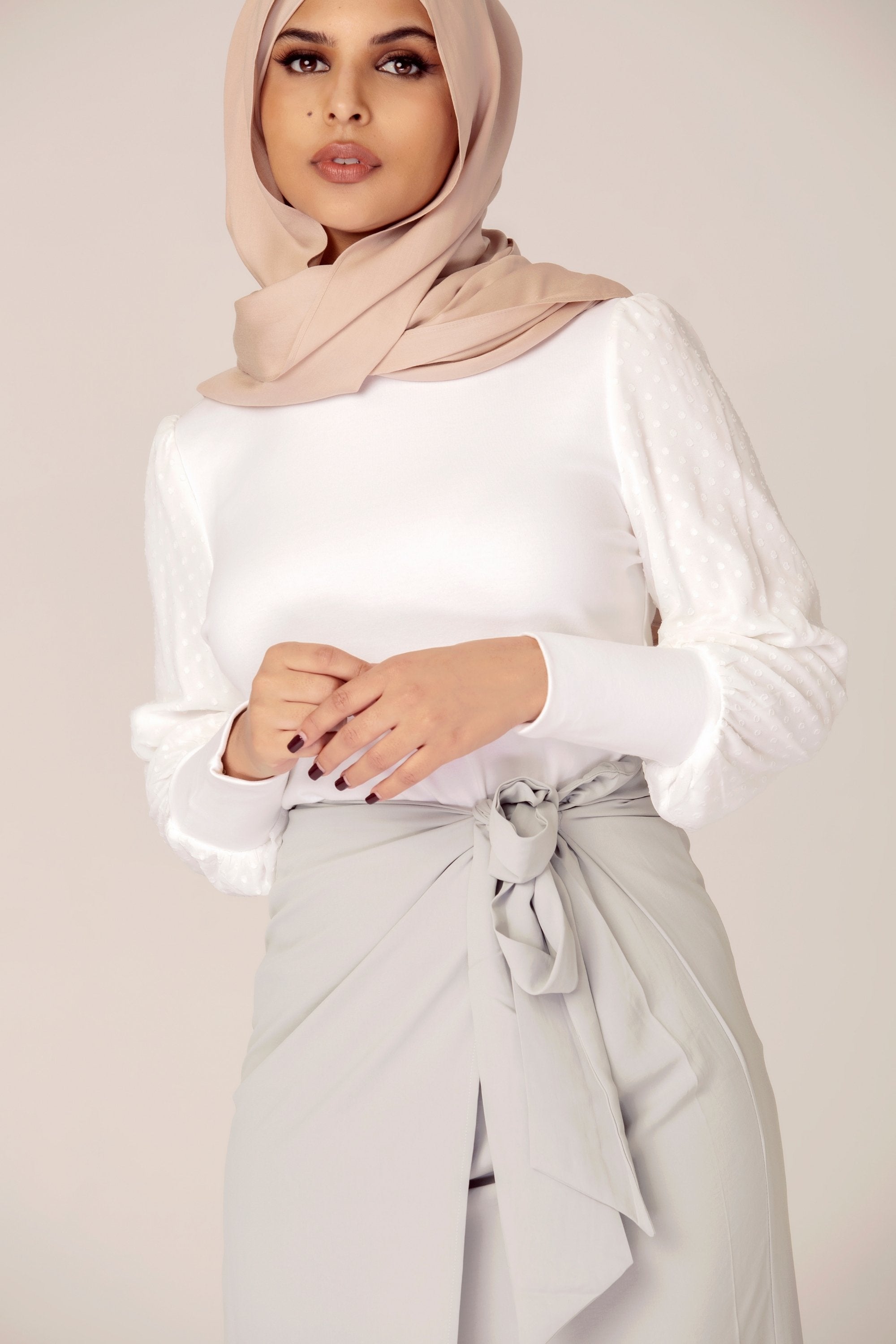 White maxi outlet skirt hijab