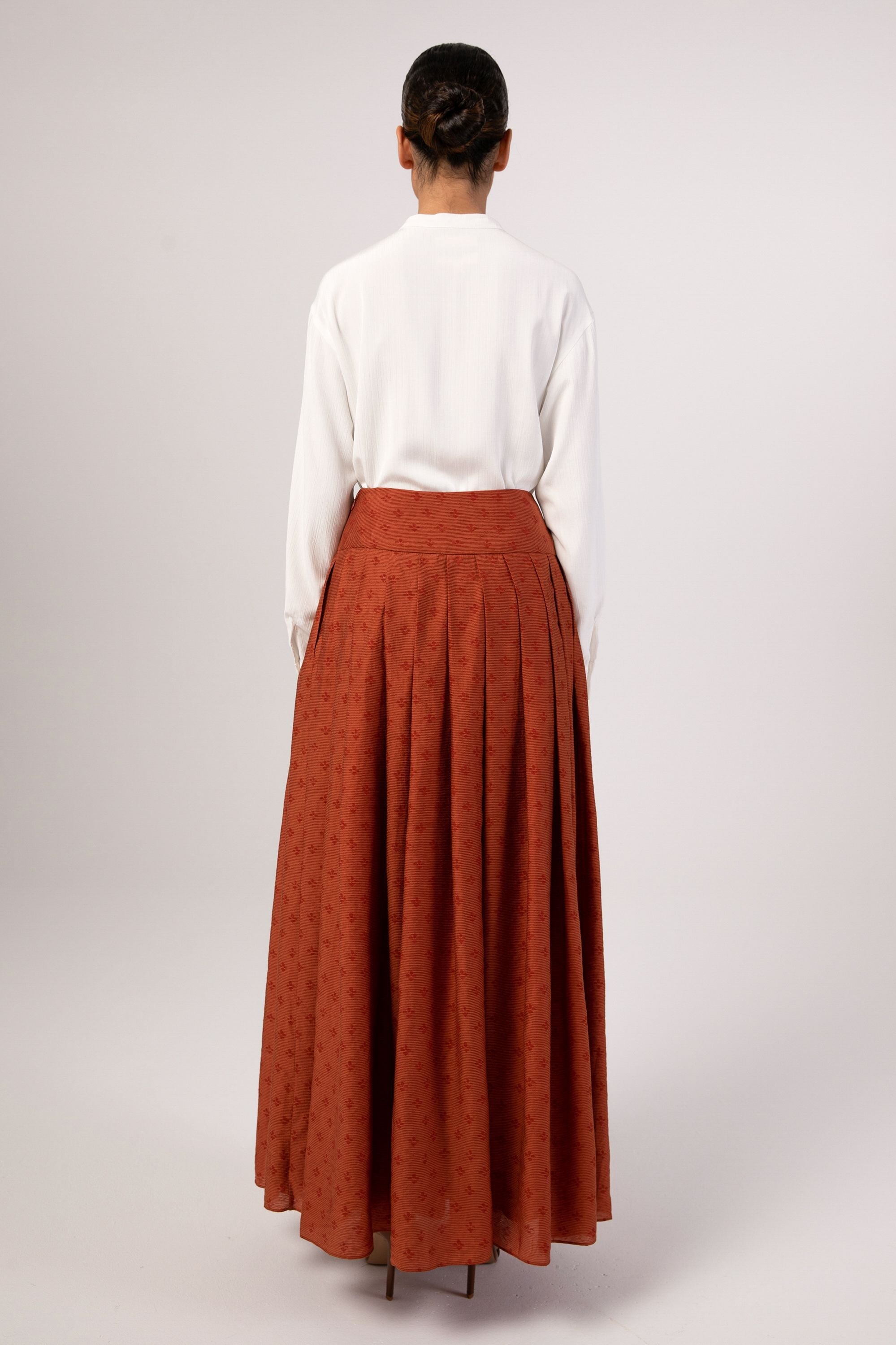Yasmine Monochrome Floral Pleated Maxi Skirt - Baked Clay Veiled 