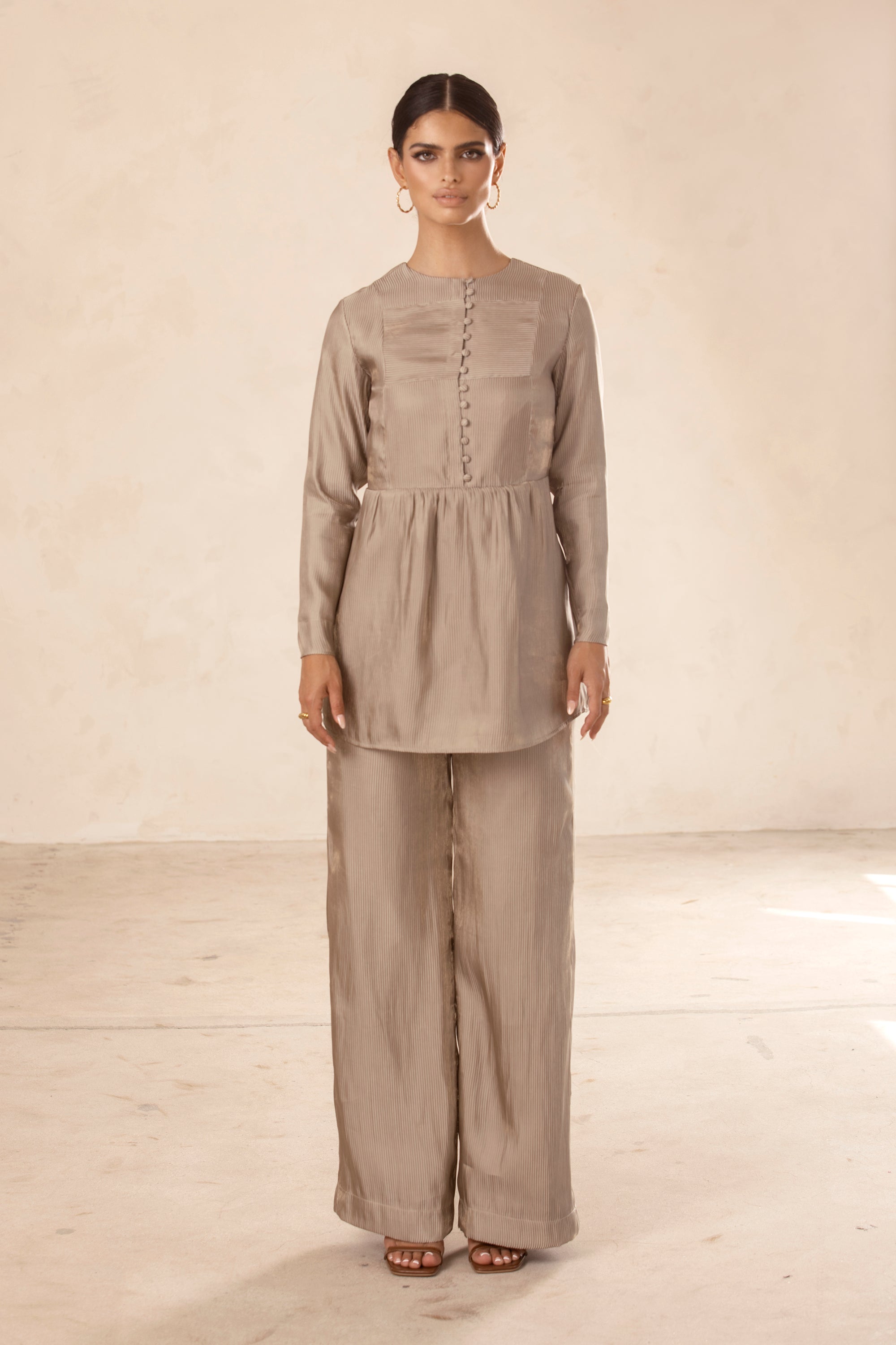 SUIT BLAZER AND STRAIGHT FIT TROUSERS IN SHIMMERY FABRIC | ZARA India